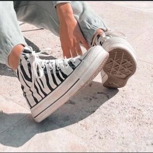 Converse Chuck Taylor All Star High Top Dual Side Green/Zebra Men’s 6 Women’s 8.